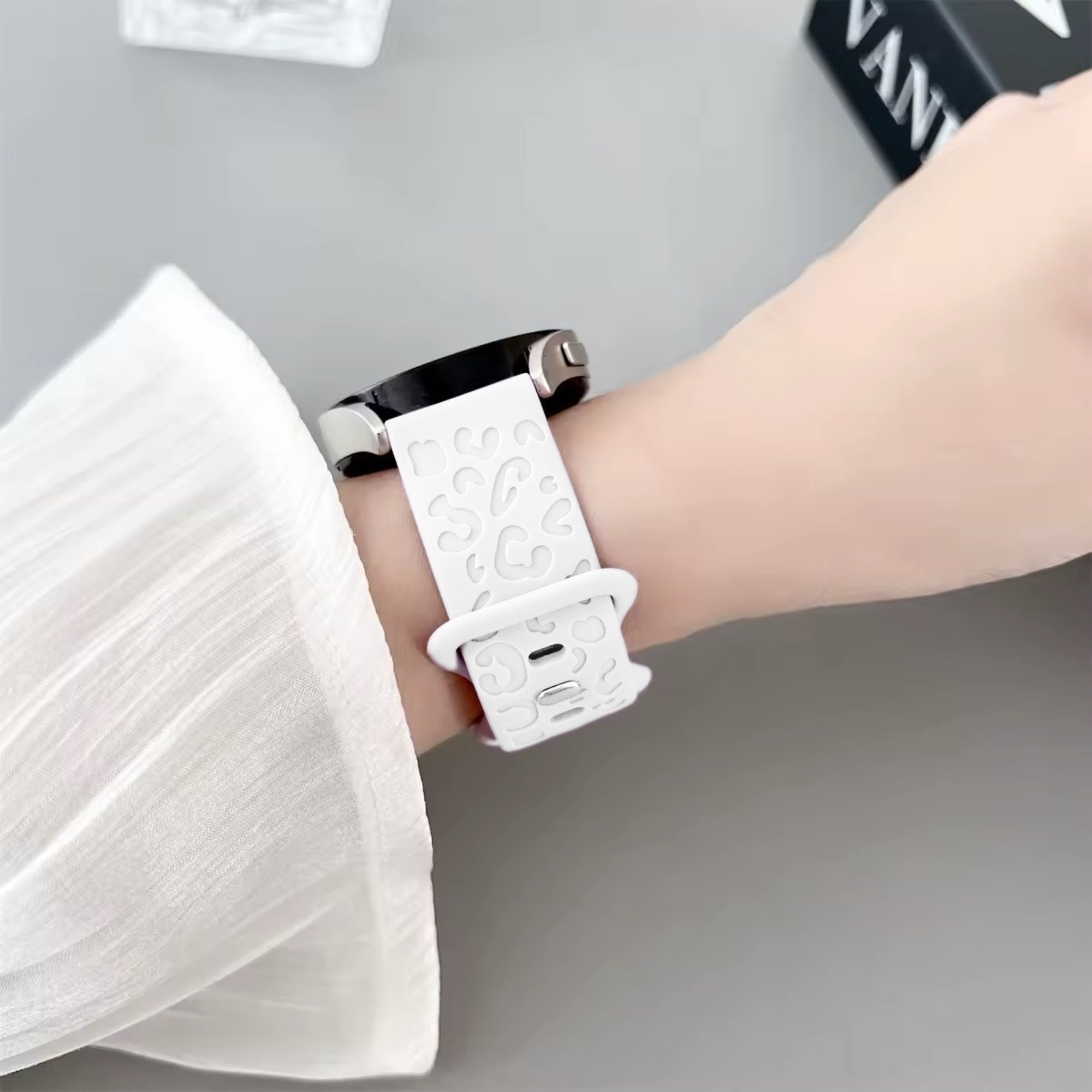 Samsung Galaxy Watch silicone panther strap - white