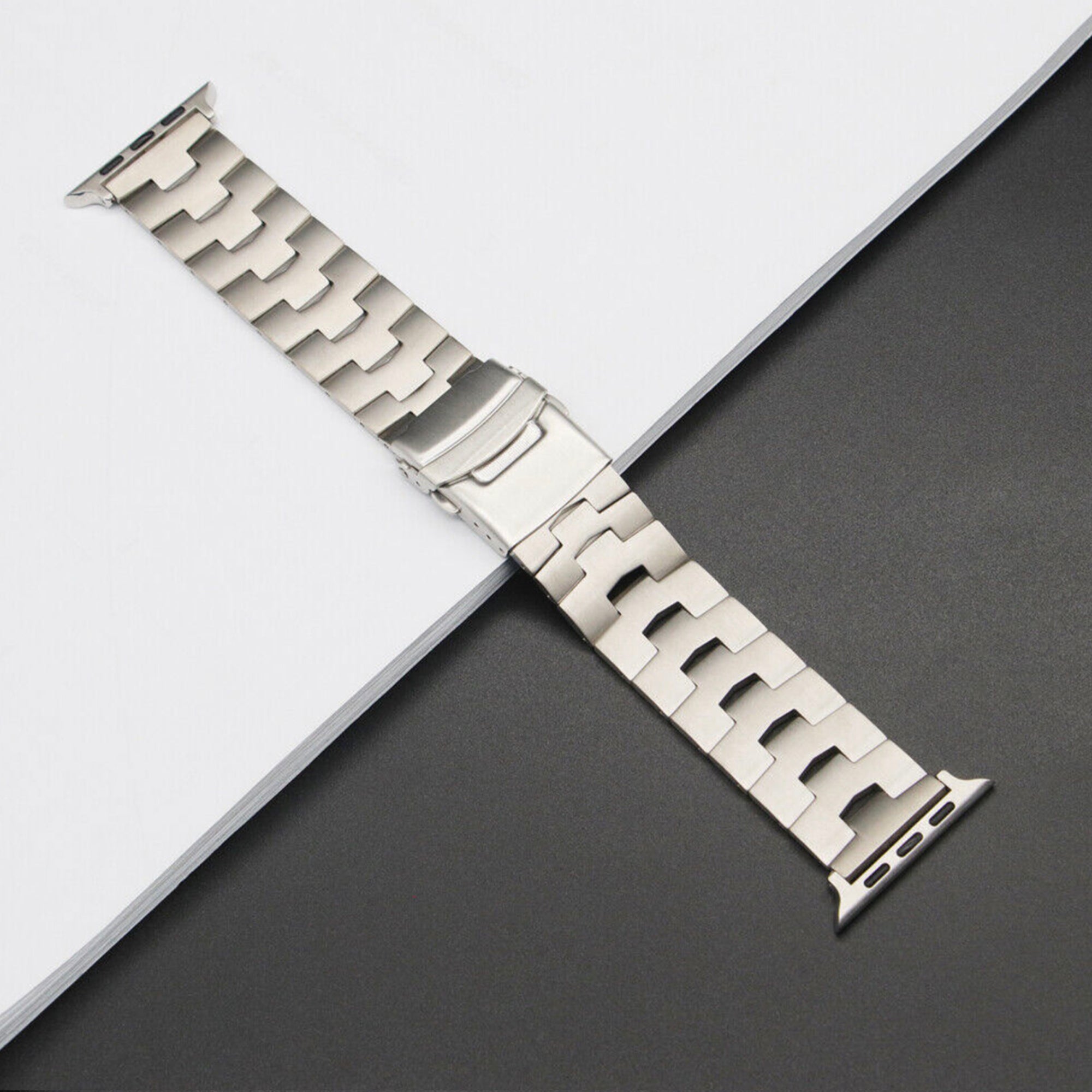 Apple Watch Ultra Titanium Oracle band - silver